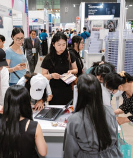 Check-in nhận voucher